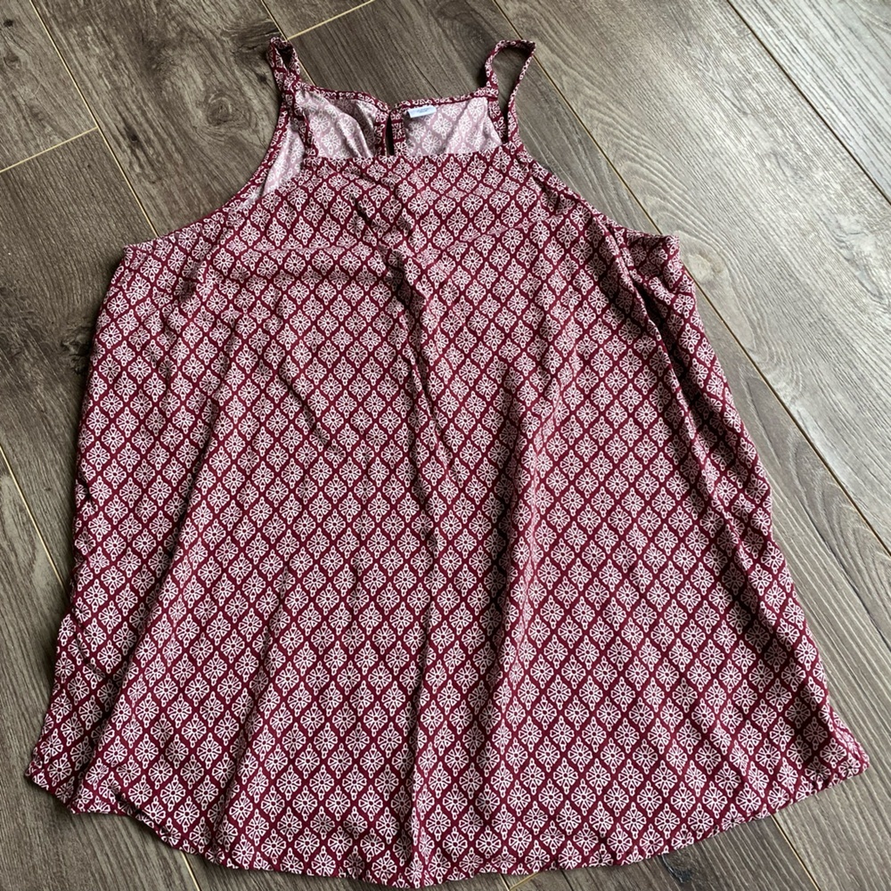 3/$15 old navy maroon and white patterned halter style tank top w/ keyhole clasp